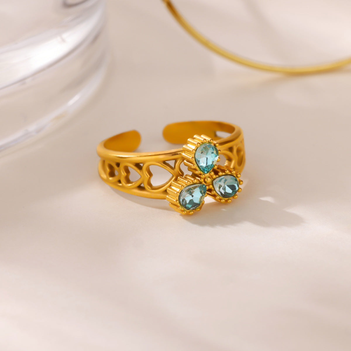 Elegant Aquamarine Gold Ring