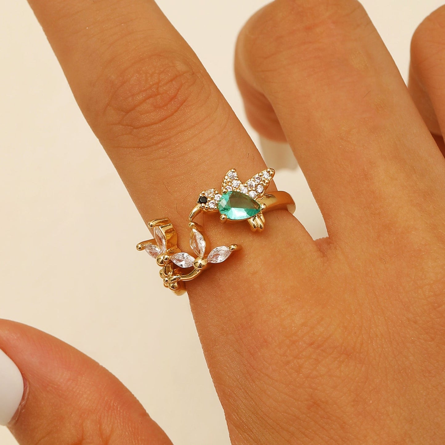 Elegant Emerald Gold Ring