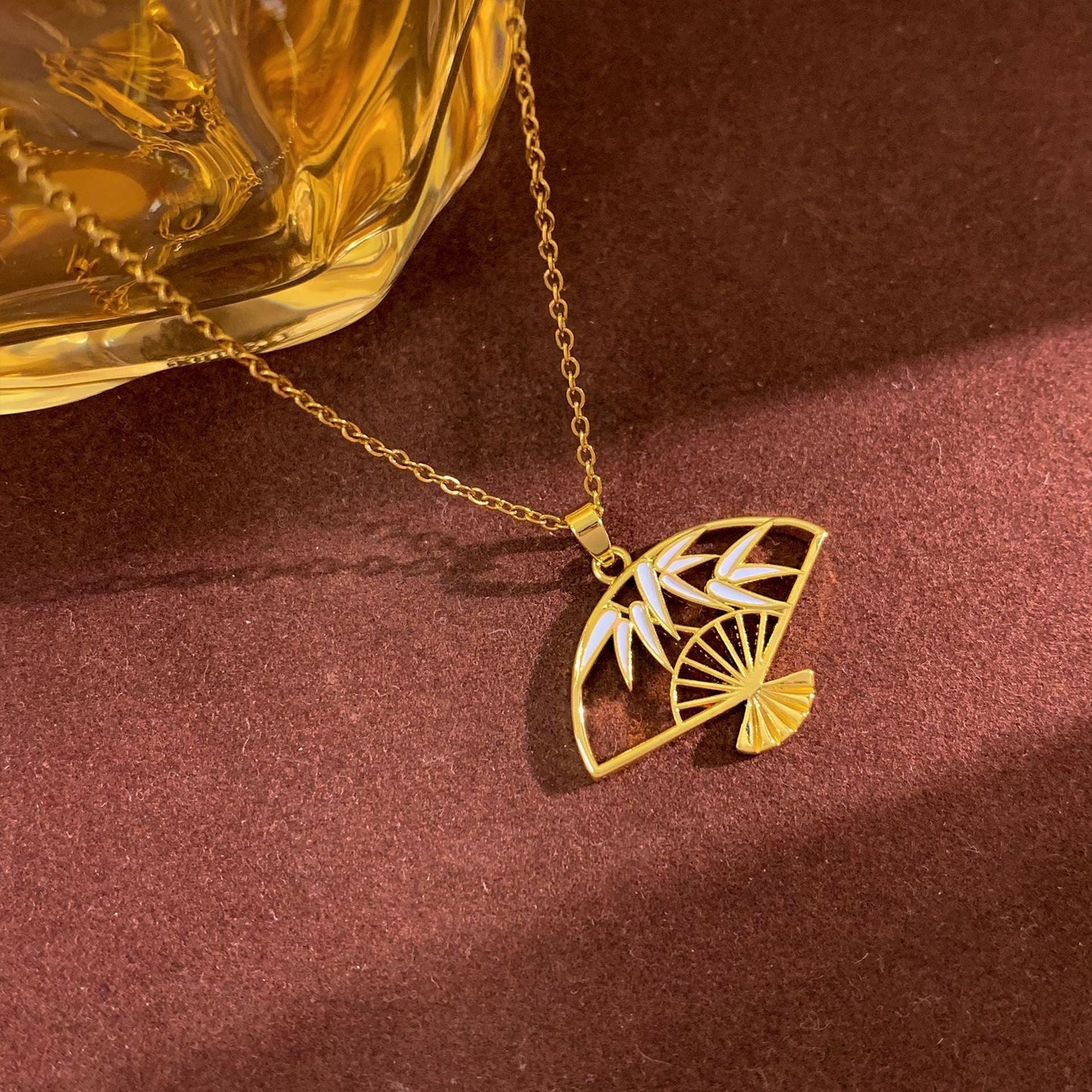 Elegant Gold Leaf Necklace