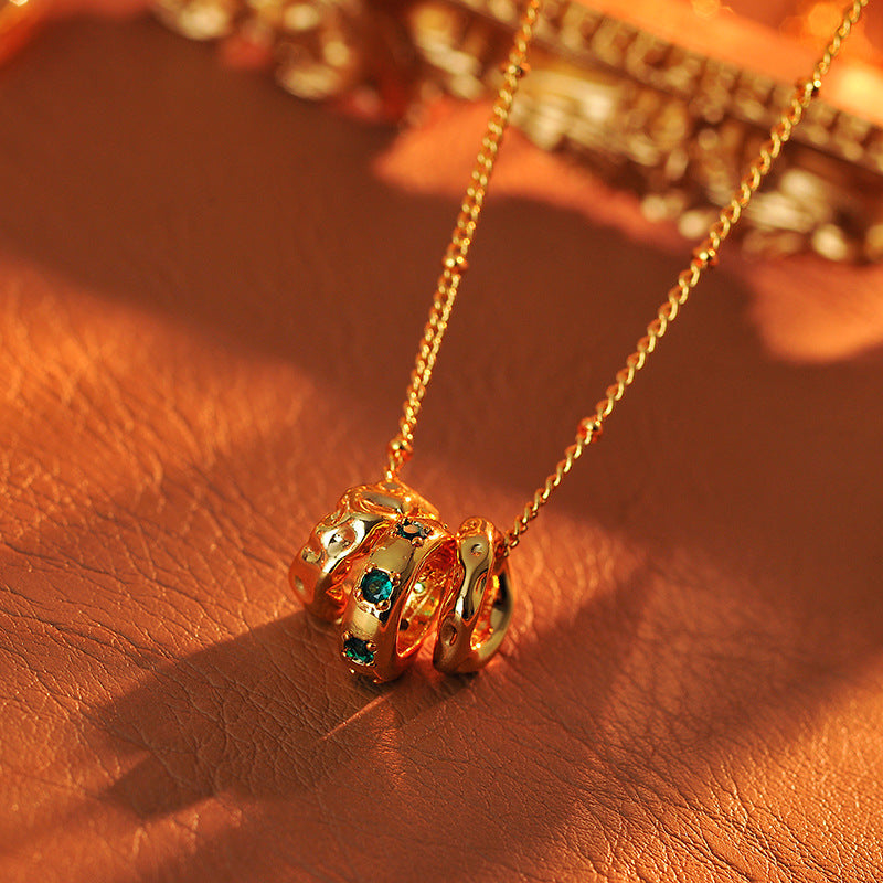 Elegant Gold Pendant Necklace