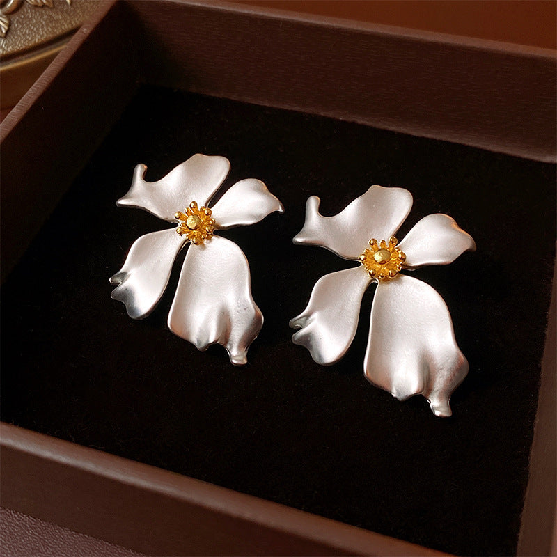 Elegant Pearl Flower Earrings