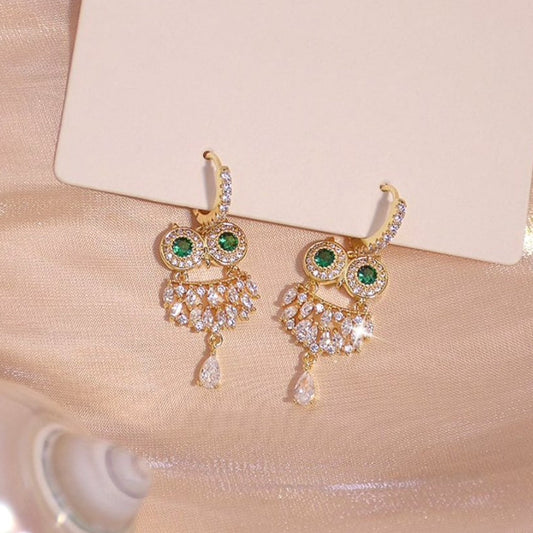 Luxurious Owl Earrings With Green Zirconia In Gold