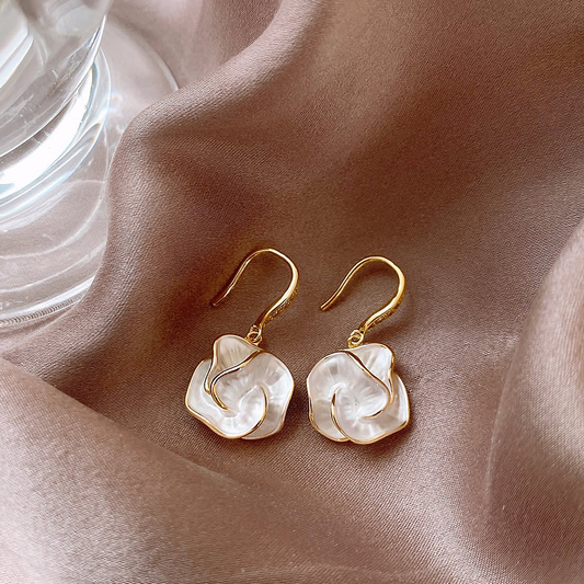 Elegant Earrings With White Petals