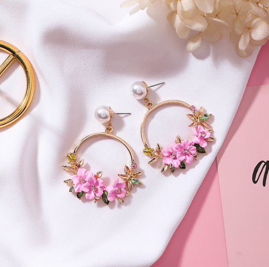 Flower And Pearl Earrings In Gold