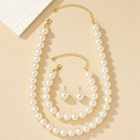 Classic Pearl Necklace