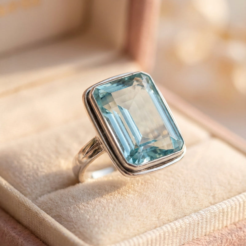 Elegant Blue Crystal Ring