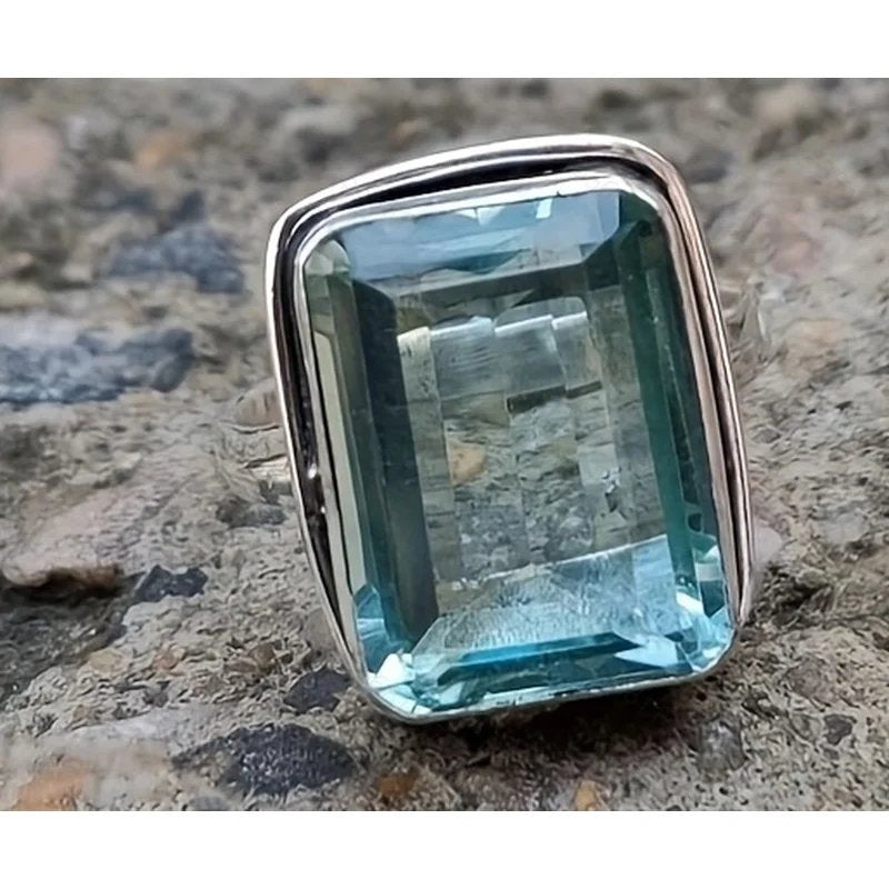 Elegant Blue Crystal Ring