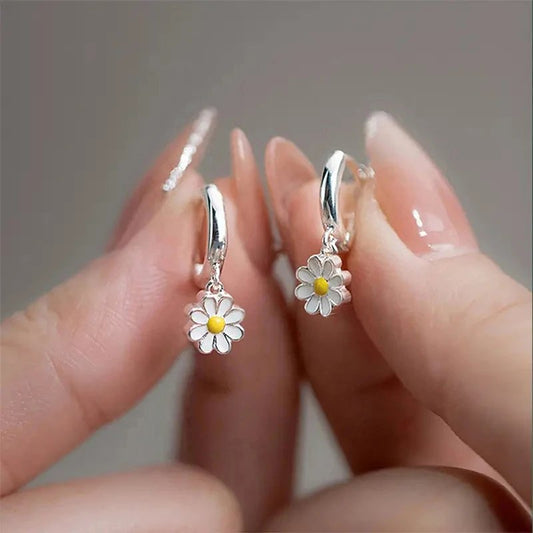 Elegant Daisy Pendant Earrings