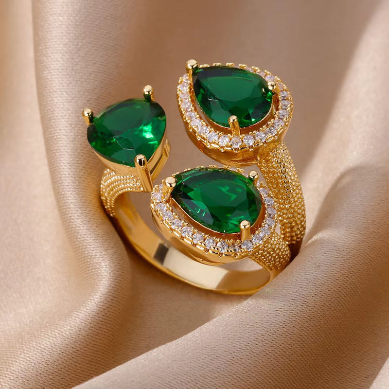 Elegant Emerald Gold Ring