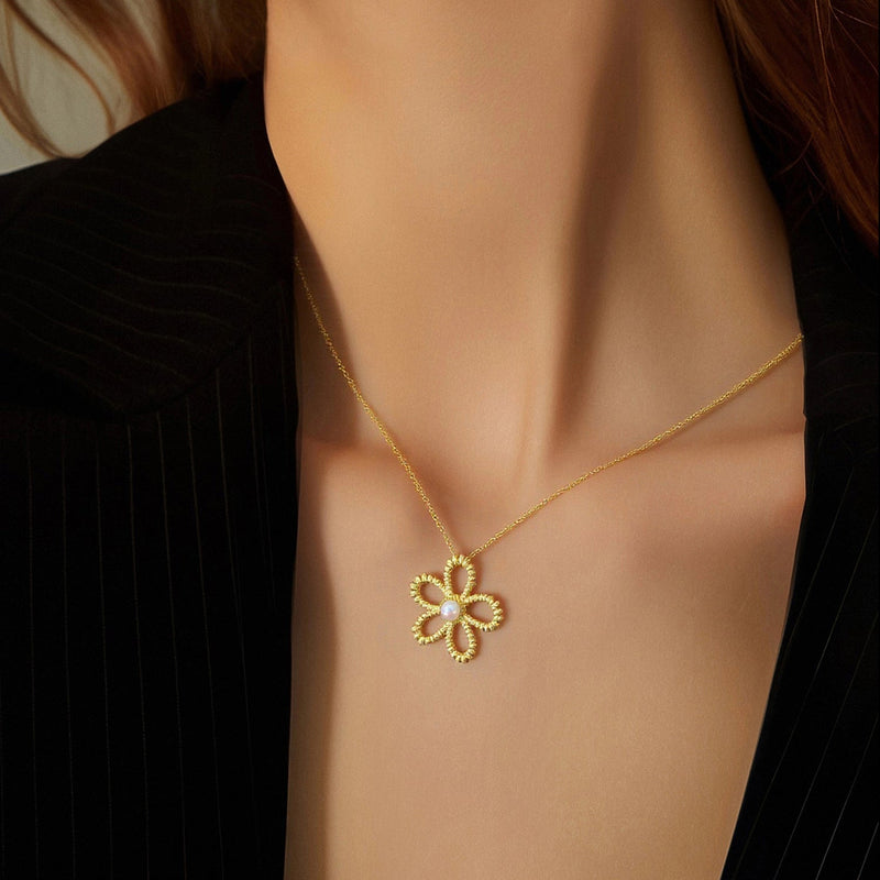 Elegant Flower Necklace