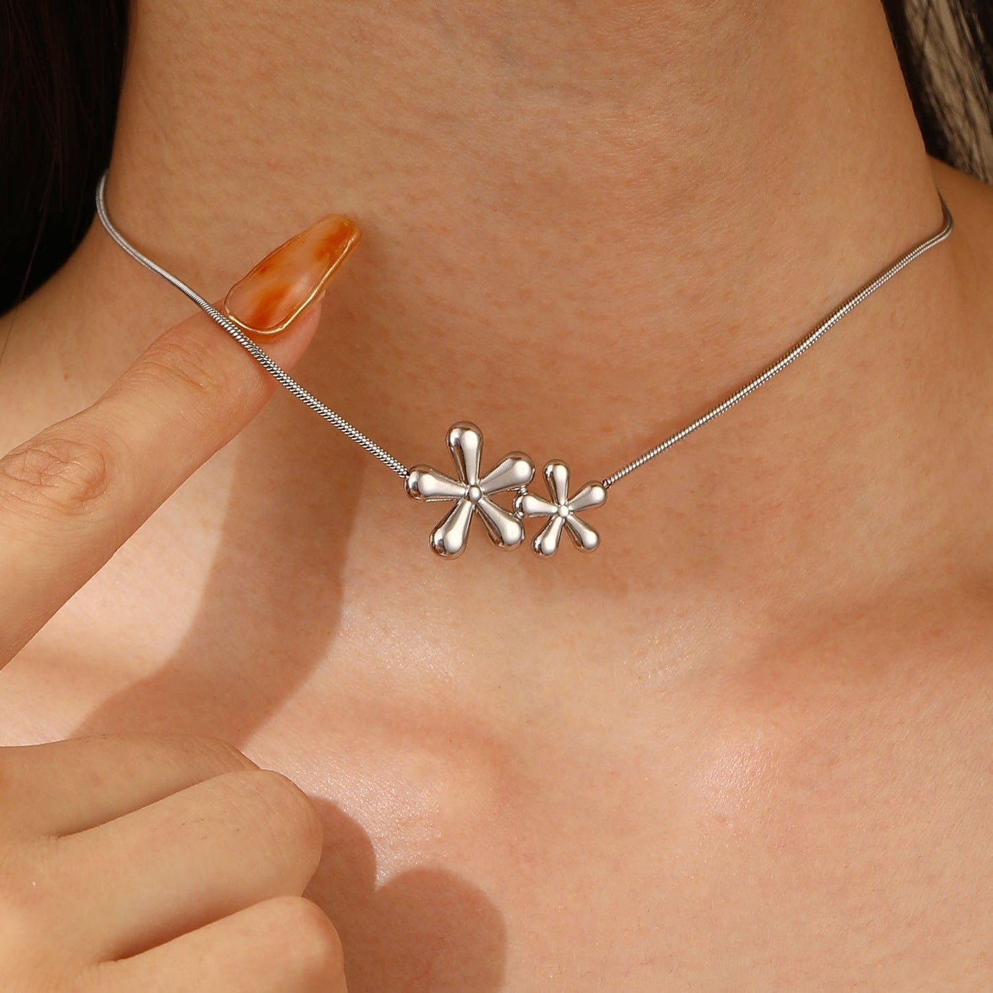 Elegant Flower Necklace