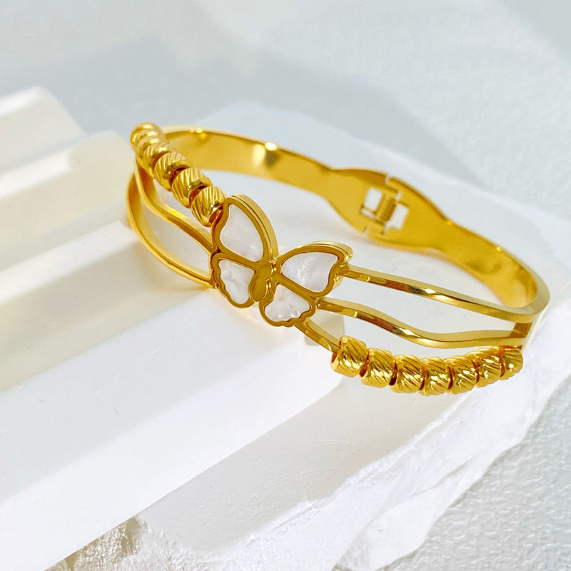 Elegant Gold Bow Bracelet