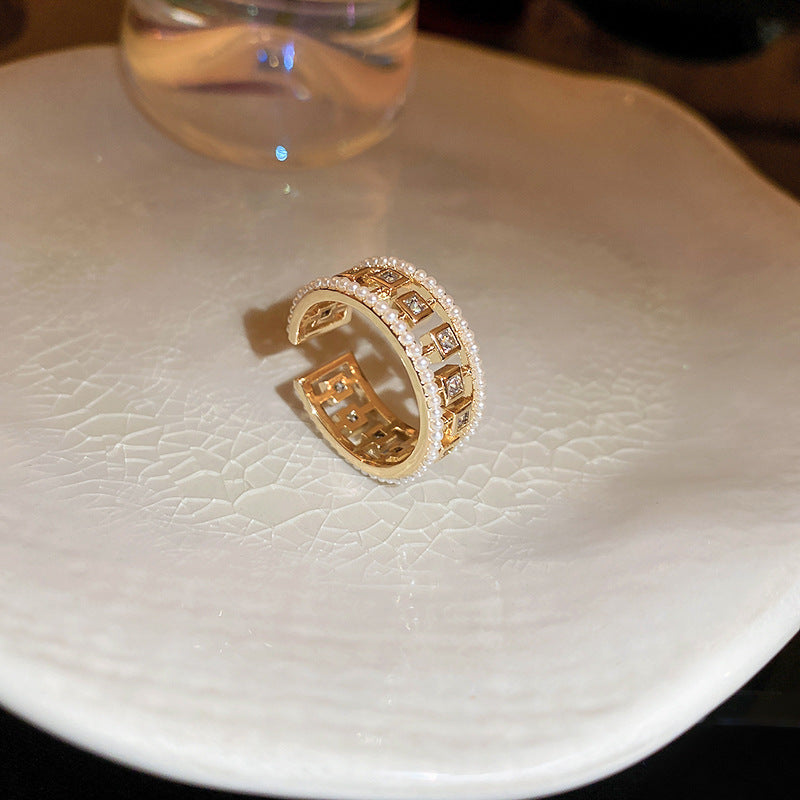 Elegant Gold Diamond Ring