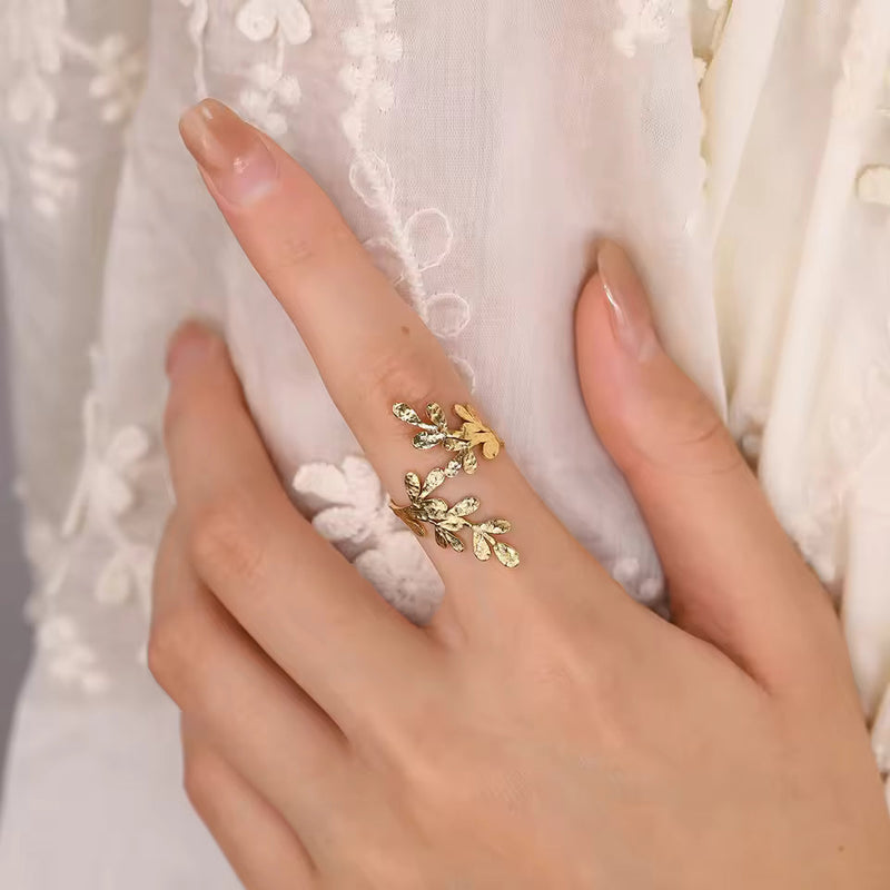 Elegant Gold Leaf Ring