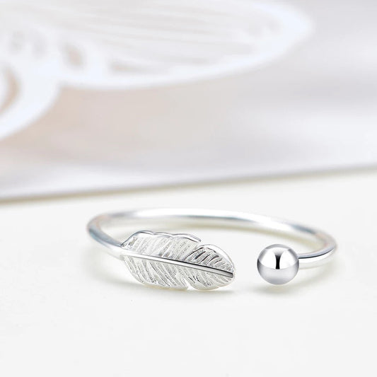 Elegant Leaf Pearl Ring