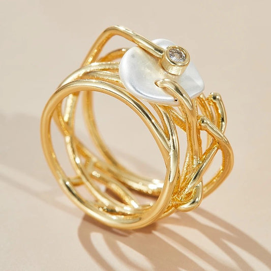 Elegant Pearl Geometric Ring