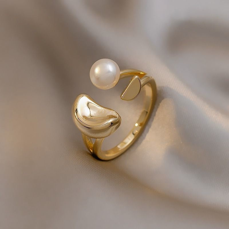 Elegant Pearl Gold Ring