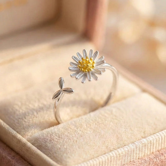 Elegant Daisy Flower Ring