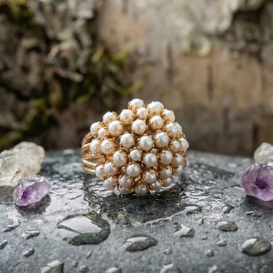 An Inlaid Pearls Ring