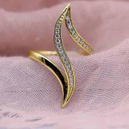 Elegant Flame Gold Twist Ring