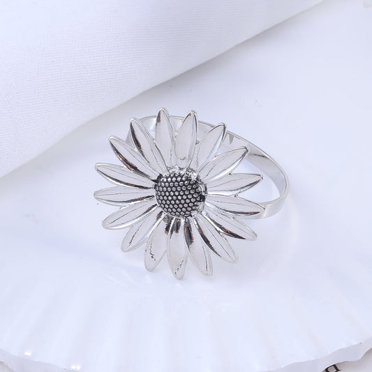 Statement Daisy Ring