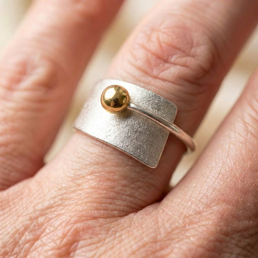 A Vintage Open Gold Bead Silver Ring