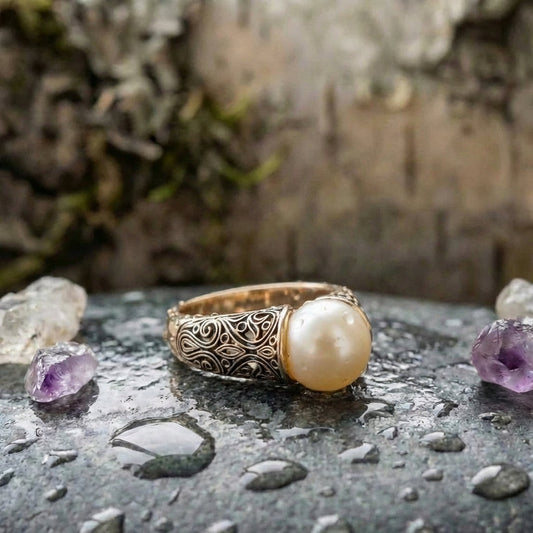 A Vintage Pearl Golden Ring
