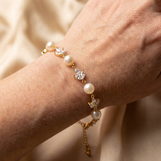Pearl & Leaf Gold Bracelet