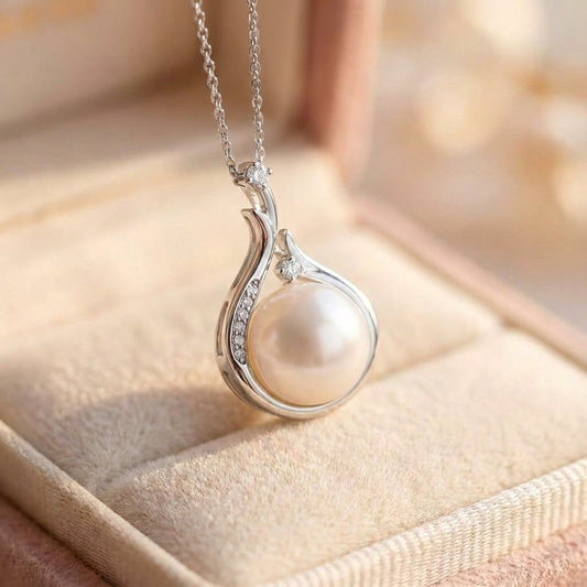 Vintage Silver Teardrop Pearl Necklace