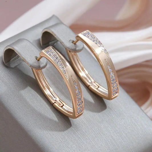 Exquisite Earrings Made Of Gold And Diamond