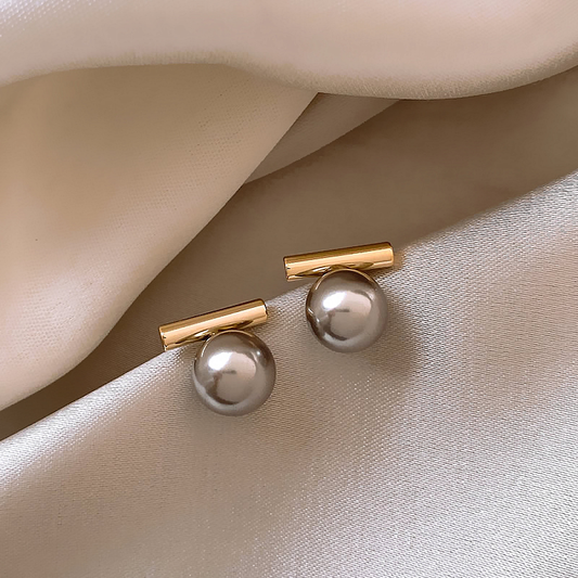 Elegant Dark Pearl Earrings In Gold