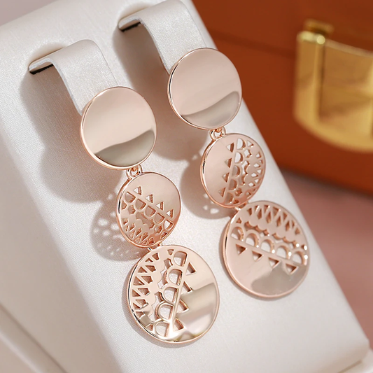 Elegant Rounded Earrings In Gold